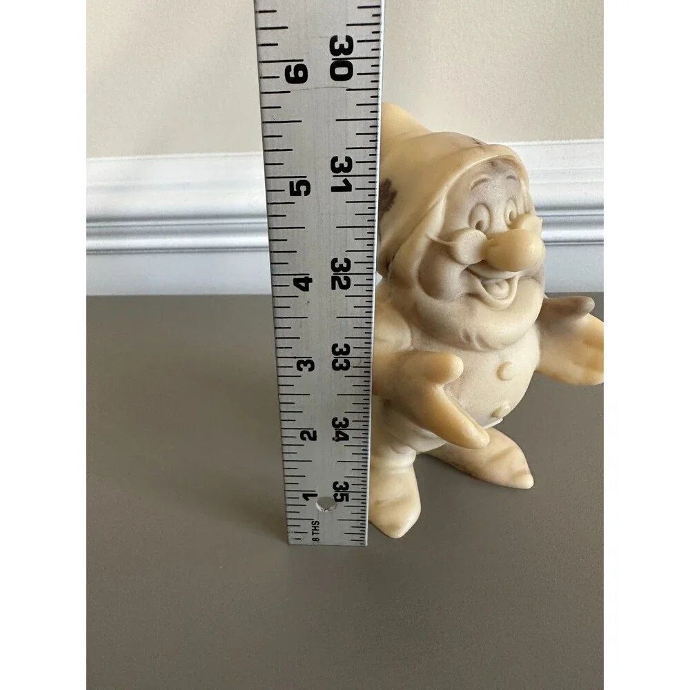 Disney Snow White and the 7 Dwarfs DOC Cameonyx Marble Figurine 5.5